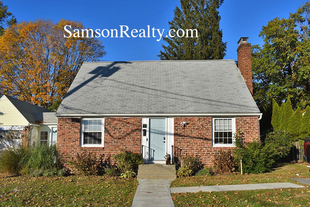 12 Miles Ave Unit 2, Cranston, RI 02920 Condo for Rent in Cranston