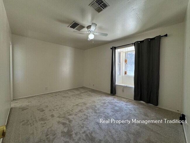 Building Photo - Great granny-flat located in beautiful Pla...