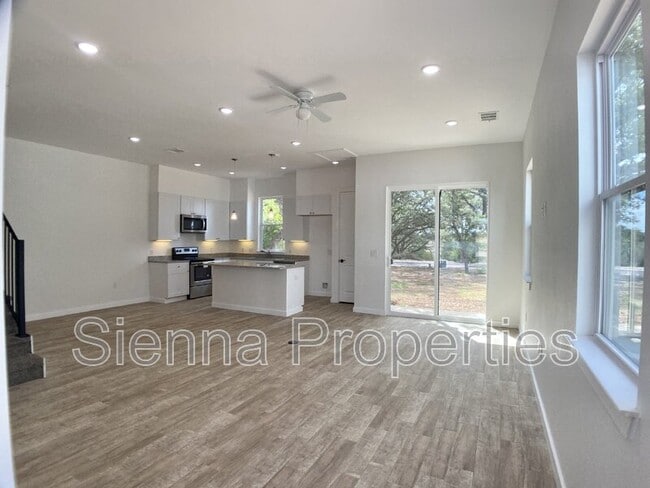 Building Photo - 255 Lourdes Ct