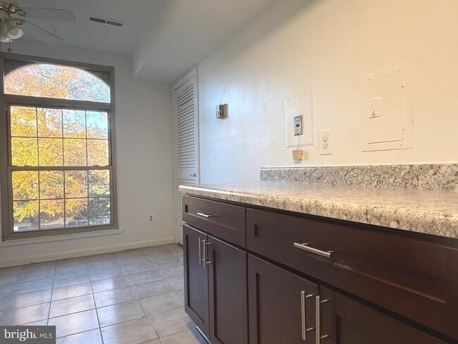 Foto del edificio - 3300 Woodburn Village Dr