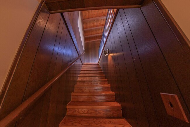 Building Photo - 4BR + Large Loft, 2BA, 2-Story House in Sa...