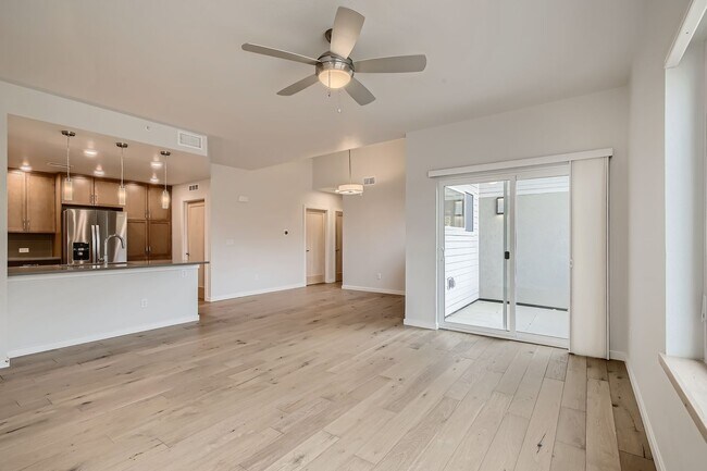 Building Photo - Brand New North End Louisville Top Floor C...
