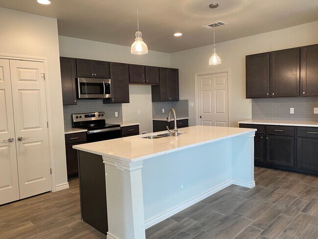 Building Photo - Charming 3-Bedroom Duplex in Peaceful Jarr...