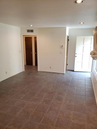 Building Photo - 6062 N Maroa Ave