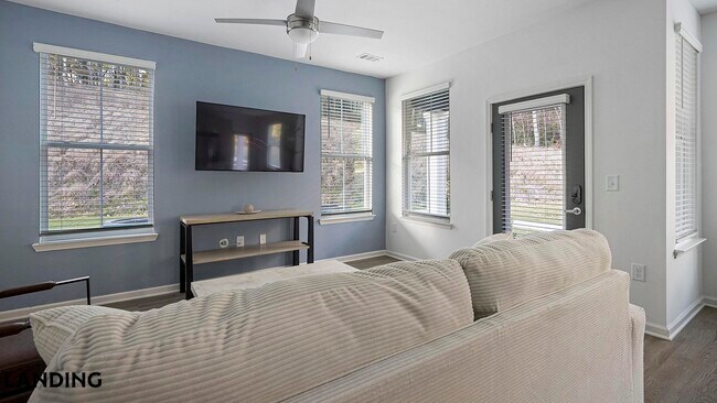 Building Photo - 2800 Milan Ct