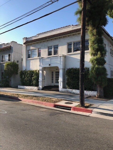Building Facade - 4776 Franklin Ave