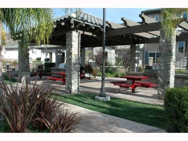 Building Photo - 4S Ranch modern townhome 4/2.5 baths/2 car...