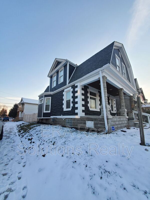 Primary Photo - 1035 Sullivant Ave