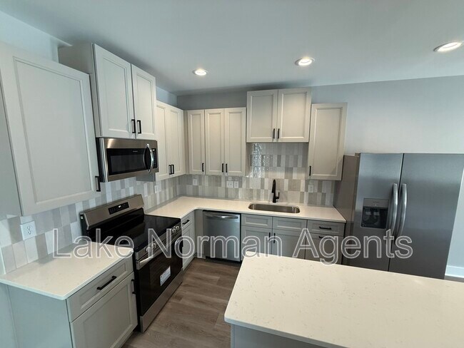 Foto del edificio - 525 Dellwood Dr