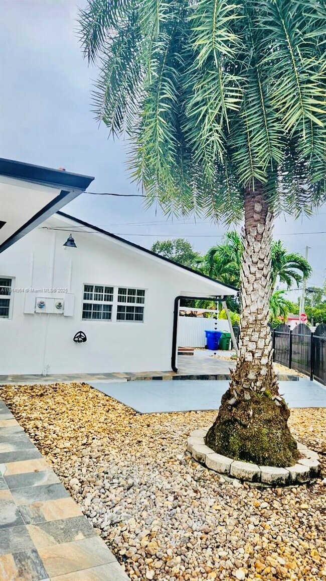 Foto del edificio - 3182 SW 25th Ter