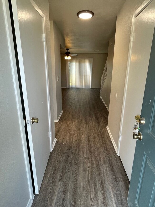 Building Photo - 3 BEDROOM 2 BATH CONDO BY UNT