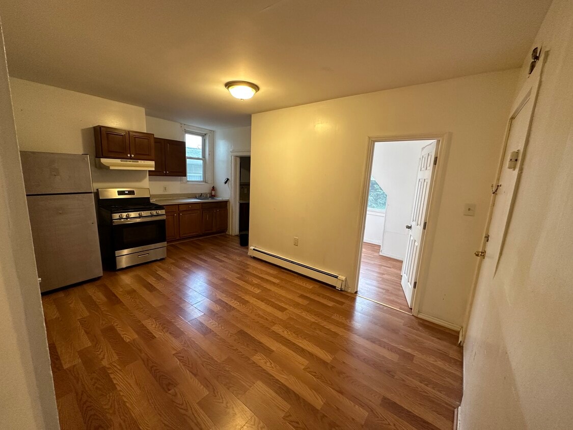 Building Photo - 226 Inslee Pl