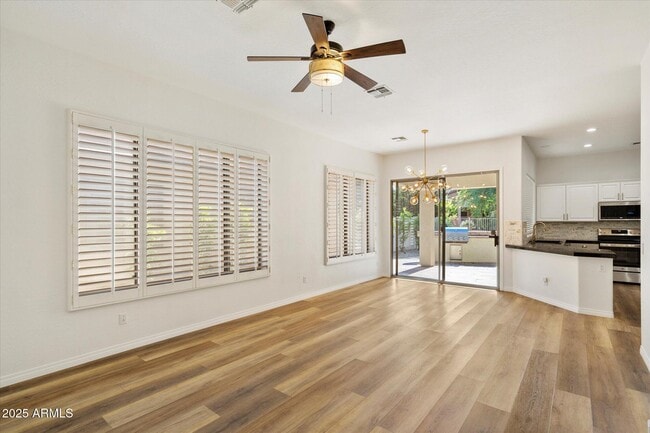 Foto del edificio - 1925 W Olive Way