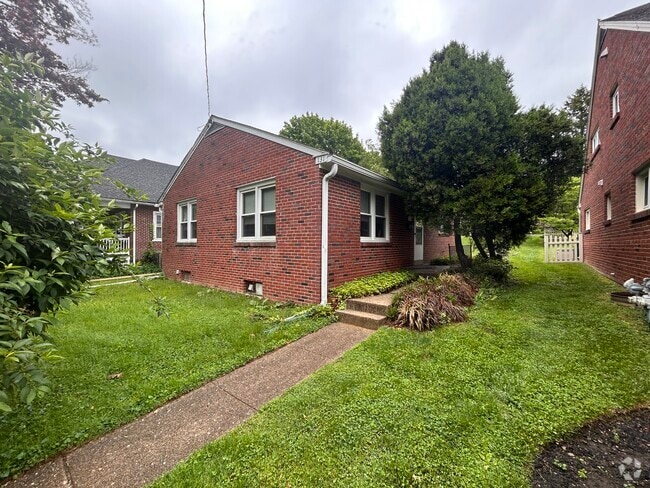 Building Photo - 131 Sharpless St