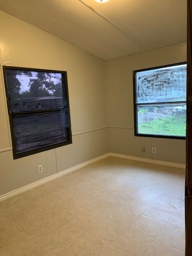 Foto del edificio - Double-Wide Mobile Home. Housing Accepted!