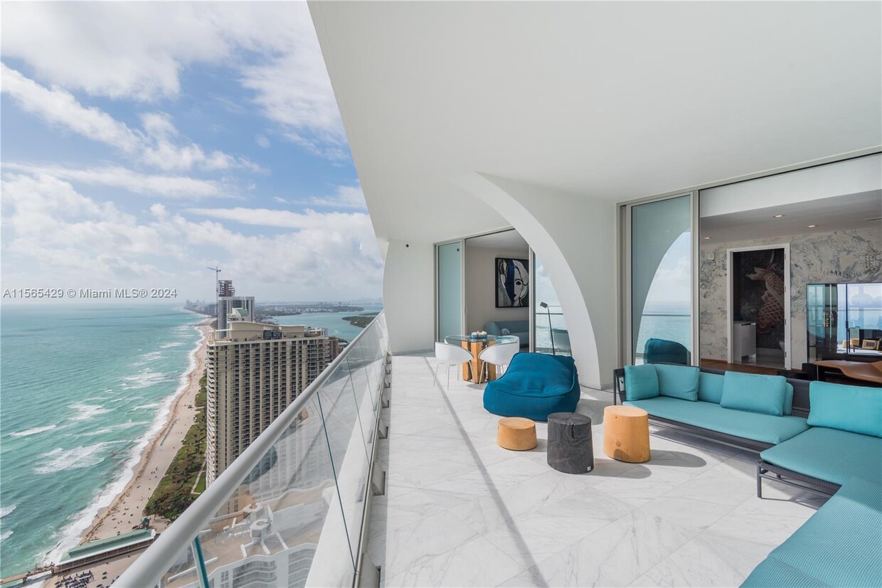 Foto principal - 16901 Collins Ave