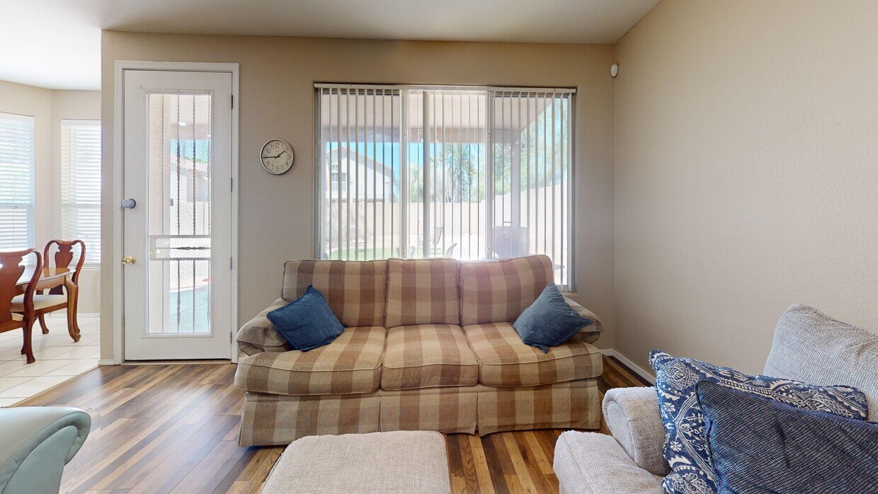 Foto principal - 1254 W Browning Way