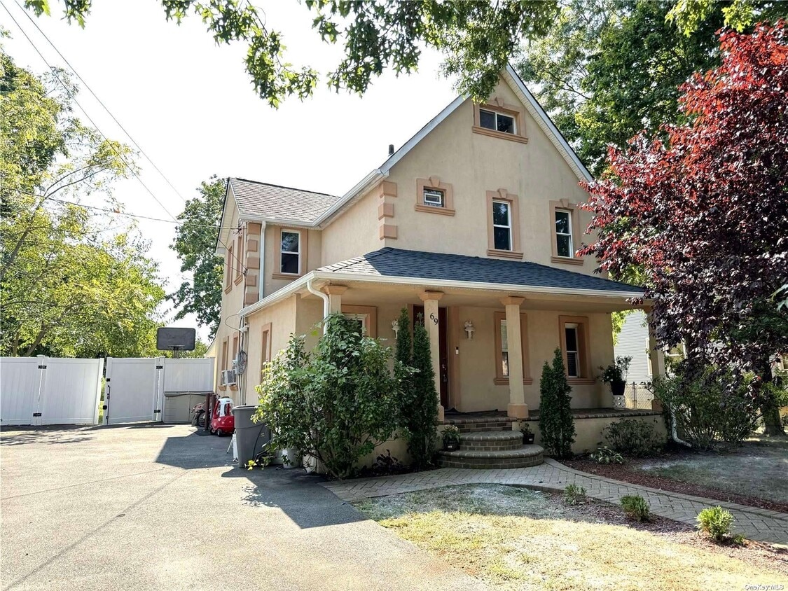 Primary Photo - 69 Pinebrook Ave