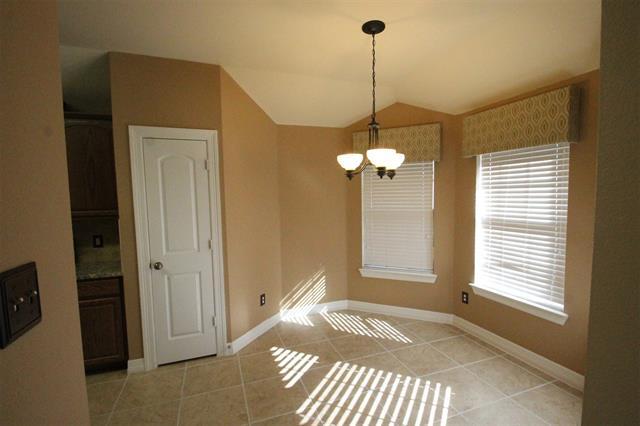 Building Photo - 300 Bluefinch Dr