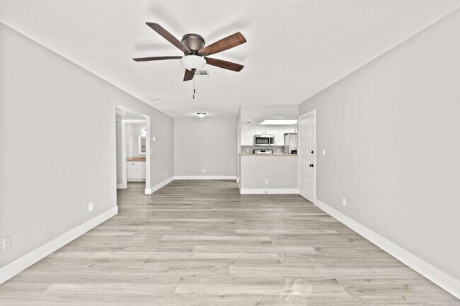 Foto del edificio - 7100 W Pirates Cove Rd