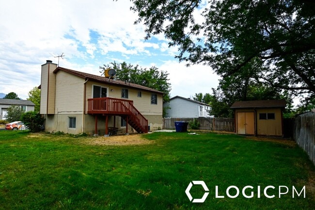 Building Photo - 6492 Fernbrook Dr