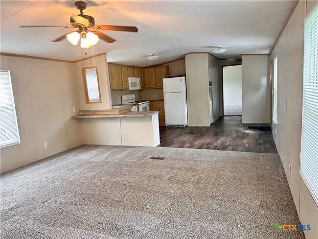 Building Photo - 208 Picasso Dr