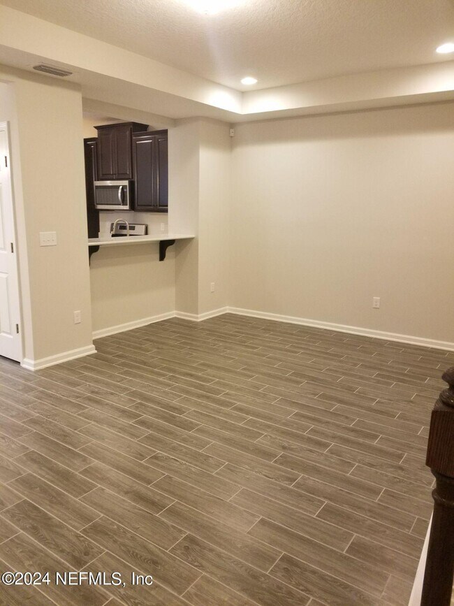 Foto del edificio - 352 Richmond Dr