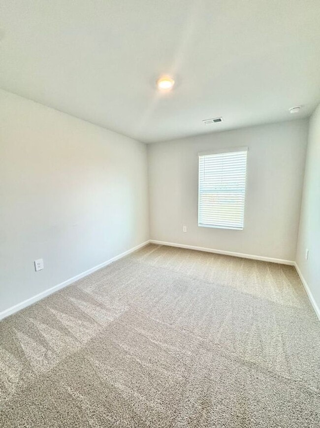 Foto del edificio - 4 bed 2.5 bath home located in the Windsong II S/D. in Rincon, Ga!
