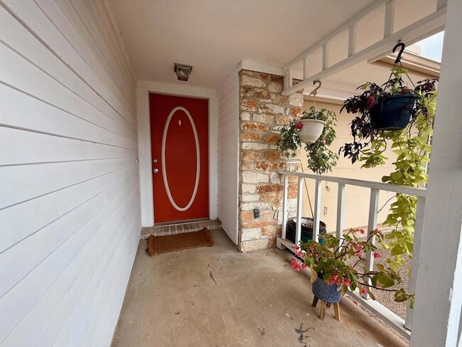 Building Photo - 16704 Whitebrush Loop