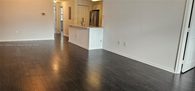 Foto del edificio - 5800 W Sample Rd
