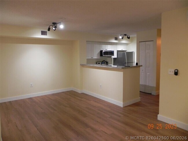 Building Photo - 577 SW 111th Ln