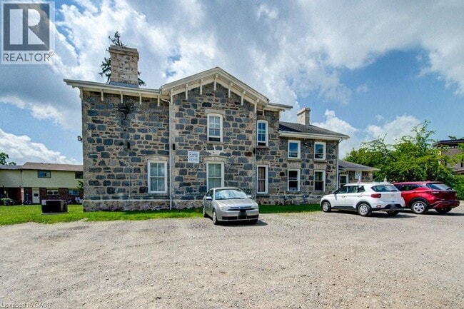 Building Photo - 45 Fraser St