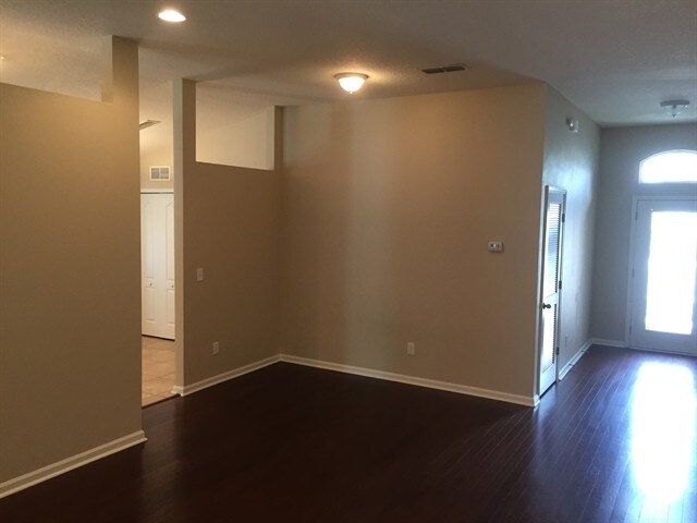 Foto del edificio - 16241 Magnolia Grove Way