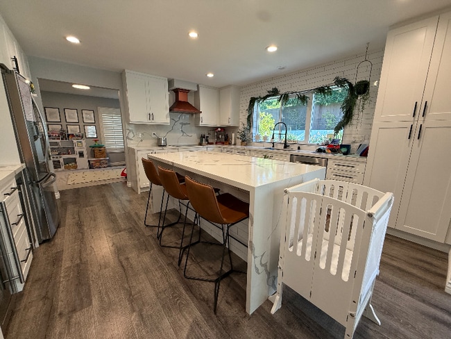 Building Photo - 459 Jolina Way