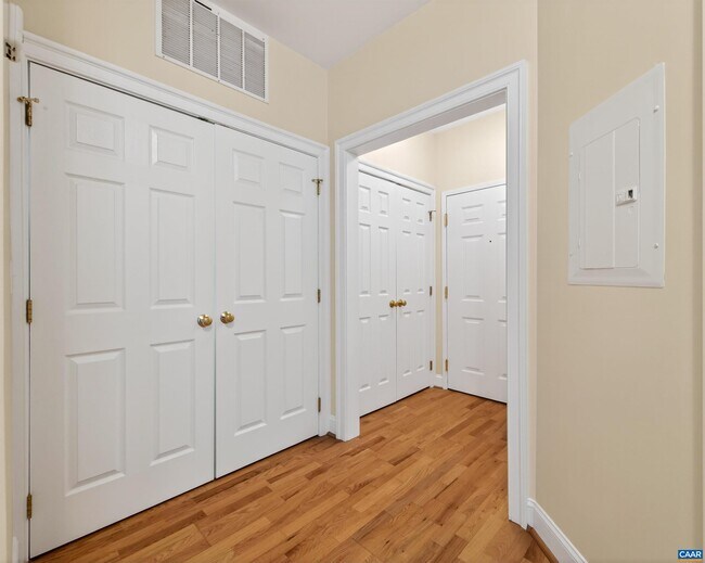 Foto del edificio - 949 Glenwood Station Ln