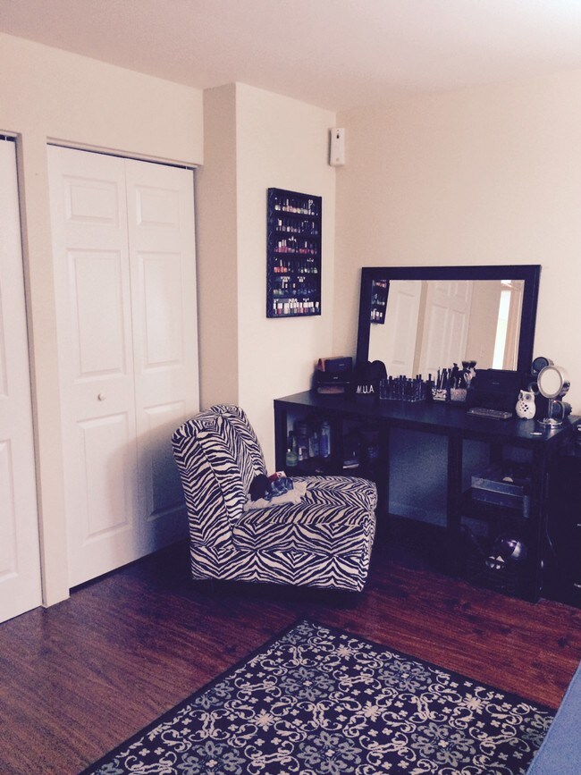 Foto del edificio - 7120 166th St