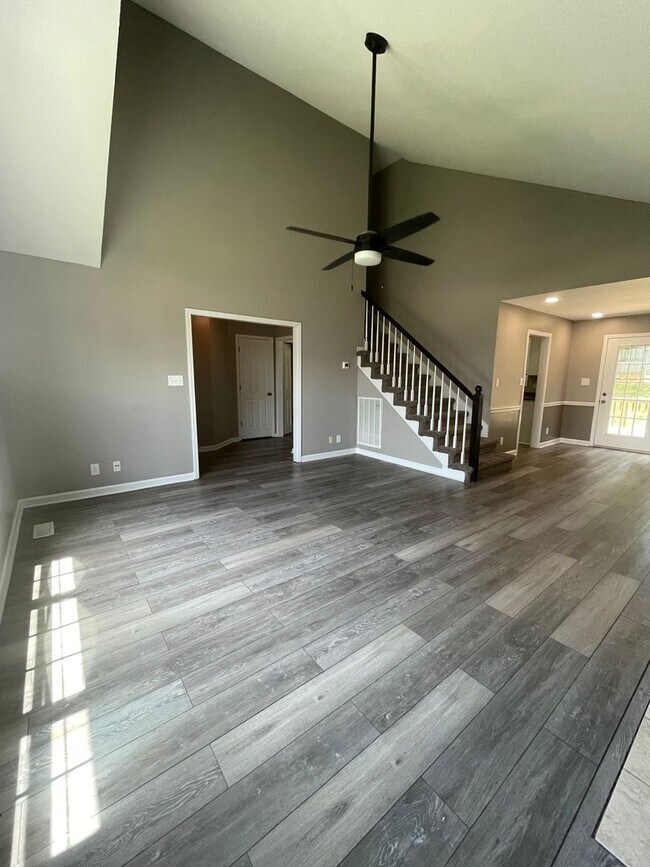 Foto del edificio - 3 Bedroom Near Fort Campbell with Large Fe...