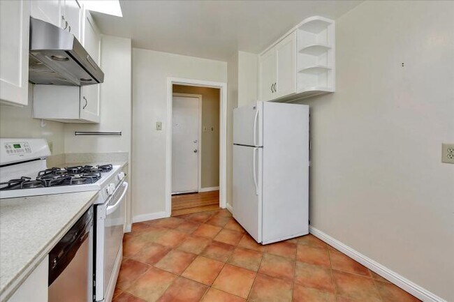 Building Photo - bedroom in San Francisco CA 94115