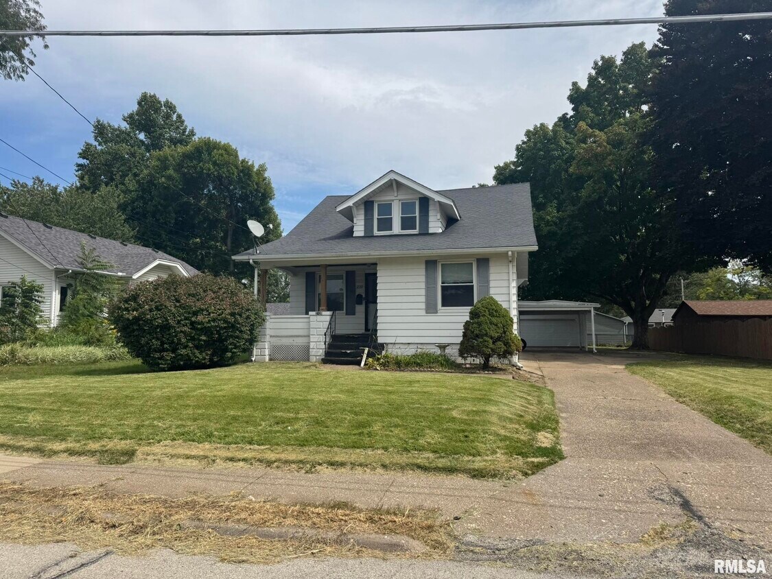 Primary Photo - 2139 30th St