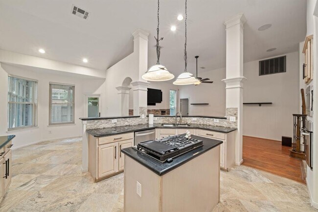Foto del edificio - 6307 Shoreview Ct