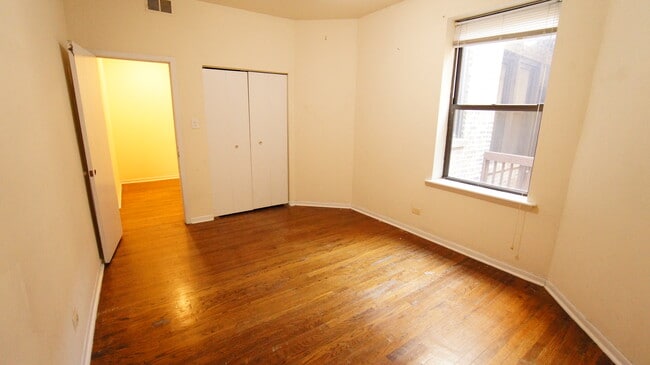 Building Photo - 3147 W Medill Ave