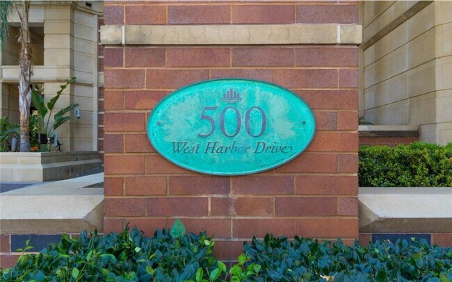 Foto del edificio - 500 W Harbor Dr