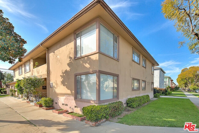 Building Photo - 3701 Coliseum St