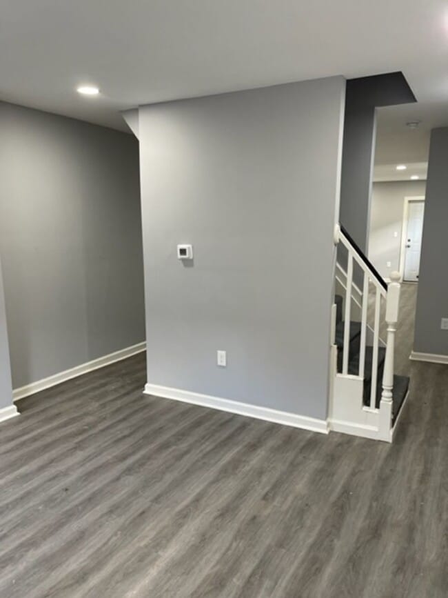 Building Photo - 3 Bedroom with Central Air