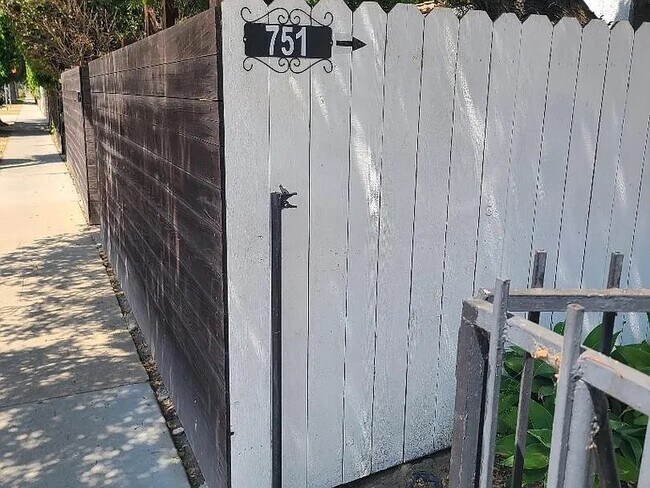Foto del edificio - 751 Vernon Ave