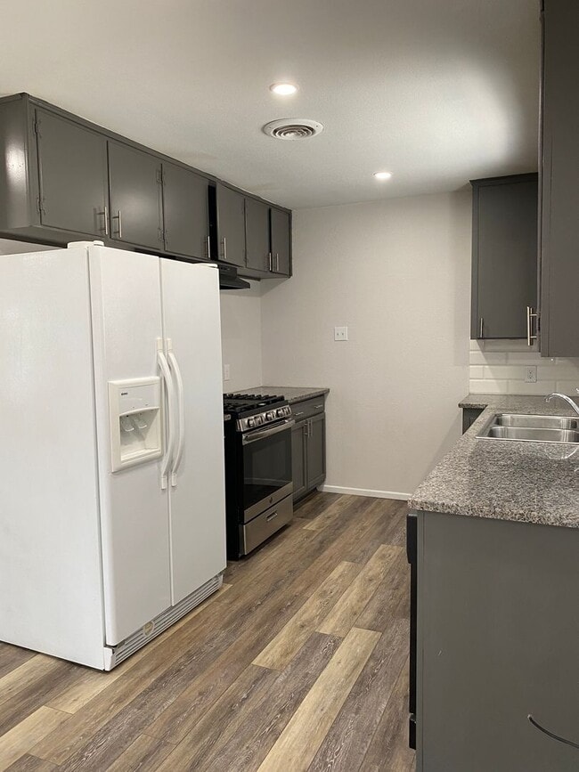 Building Photo - Great Home with lots of updates