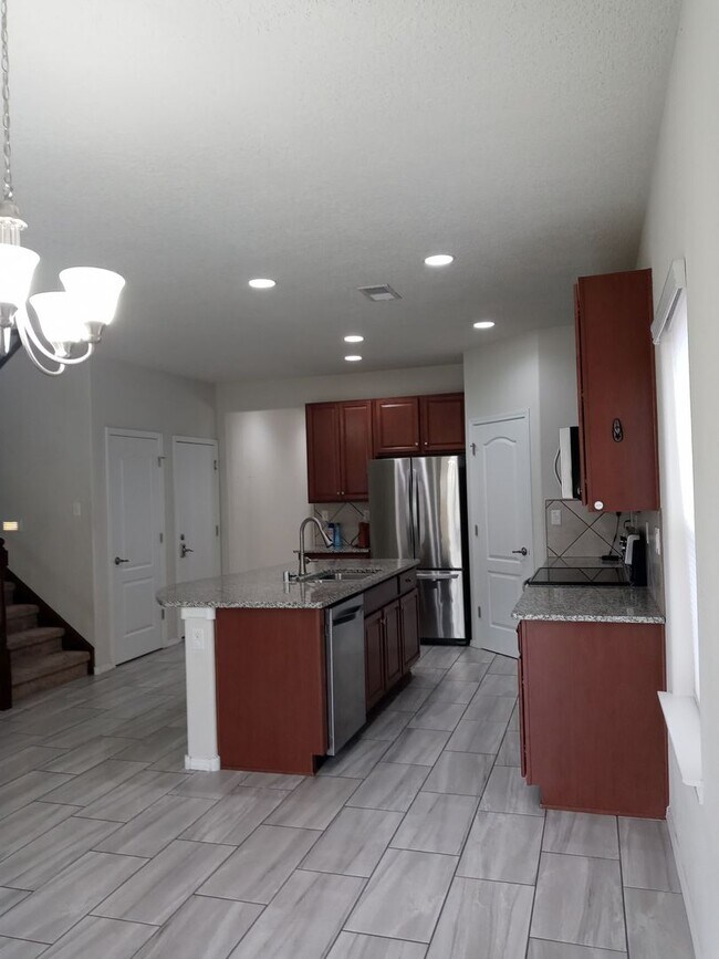 Foto del edificio - FOUR BEDROOMS!