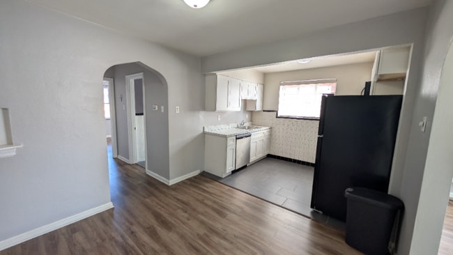 Foto del edificio - 5825 Sunshine Dr