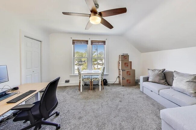 Foto del edificio - 869 N McKinley Rd