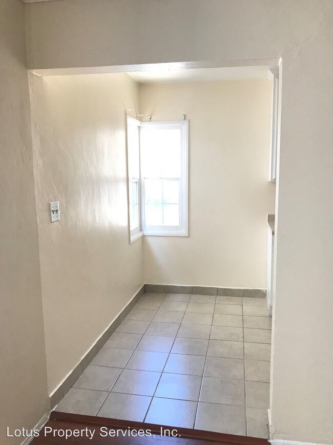 Building Photo - 1520 N Normandie Ave